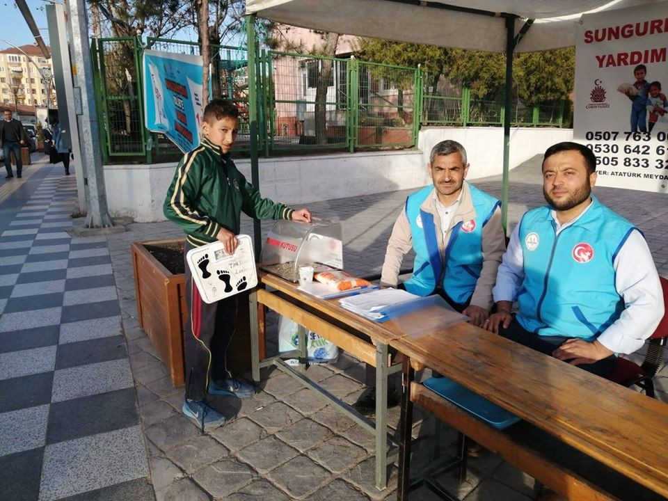 Baskülden kazandığı parayı İdlib’e gönderiyor 