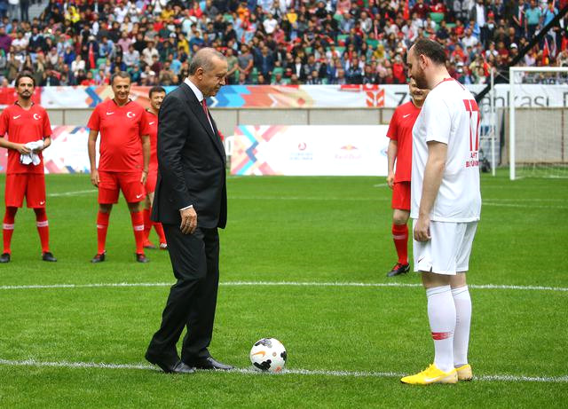 Başlama vuruşunu Erdoğan yaptı! Karşılaşmada gol yağmuru