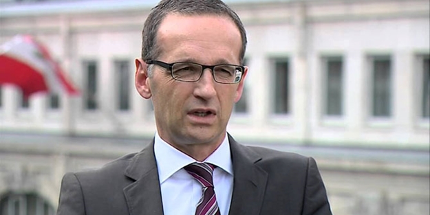 Başörtü ve minare Alman anayasasıyla çelişmez