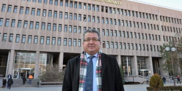 Başörtü yasakçısı ‘hakim eskisine’ bomba çağrı! Sen önce odanın yerini söyle