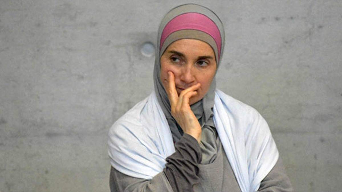 Başörtülü diye meclise giremiyor!