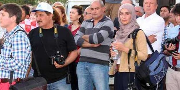 Başörtülü gazeteciye 'canlı bomba' muamelesi!