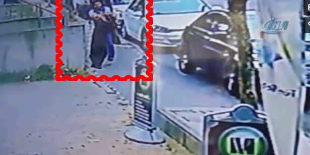 Başörtülü kadına alçak saldırı! Önce omuz sonra yumruk attı...