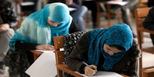 Başörtülü kadınları özel takip listesine aldılar