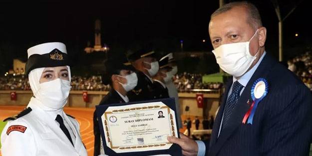Başörtülü subay diplomasını Erdoğan'ın elinden aldı