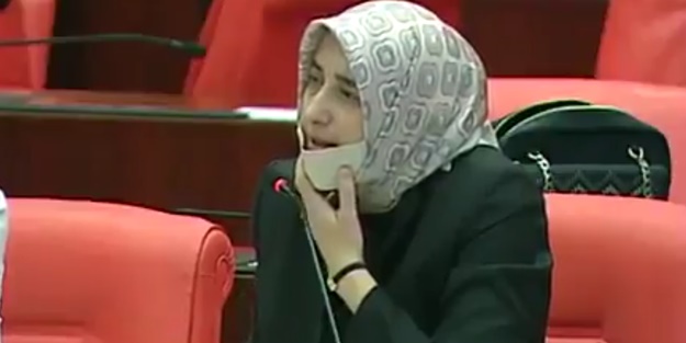 Başörtüsü düşmanlarının hedefinde bu kez o var! 28 Şubat zihniyetinin artıkları sosyal medyadan nefret kustu