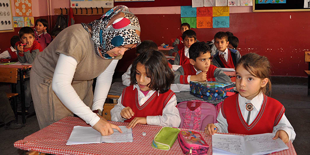 “Başörtüsü yasağı ortaöğretimden de kalkmalı”