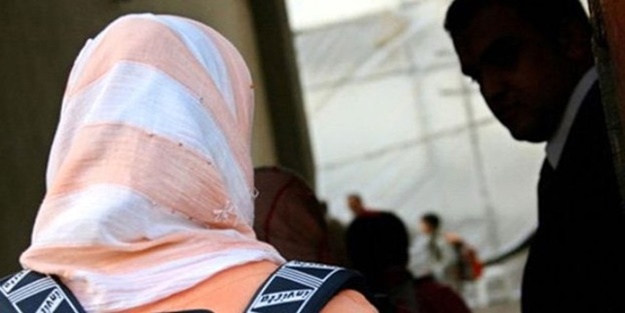 Başörtüsünü zorla çıkarttıran polise rekor ceza