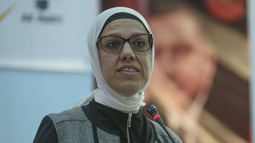 'Başörtüsüyle alakalı ilk hatıram annemin mesleğe veda etmesiydi'
