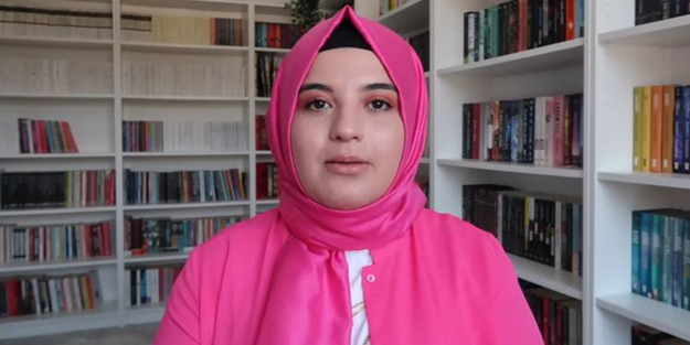 Başörtüsüyle ayete savaş açan Youtuber'dan 'tehlikeli' LGBT provokasyonu