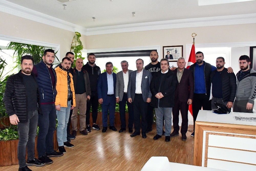 Başpehlivan Gürbüz’den Başkan Topaloğlu’na ziyaret 
