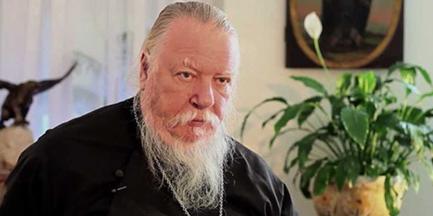 Başrahip Dmitri Smirnov'dan Rusya’yı karıştıran açıklama! ‘Bazı kadınlar kendilerine bedava hayat kadını diyeceklerine…’