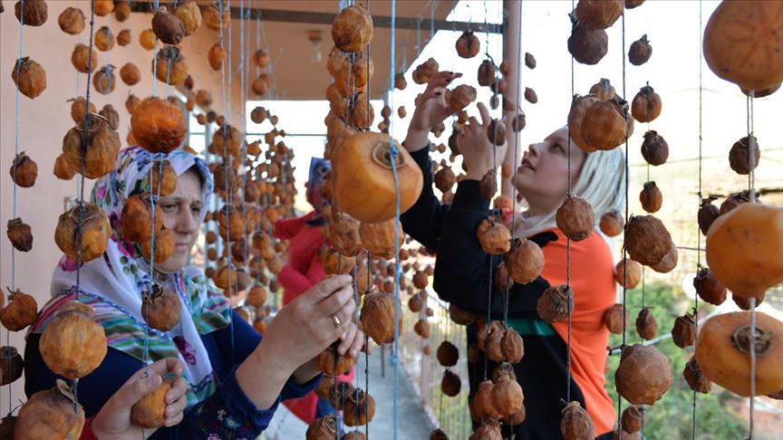 'Baştacı kadınlar' hurma satışına başladı