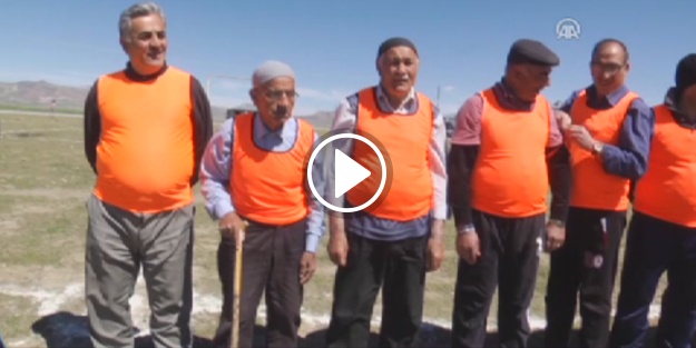 Bastonla yeşil sahalara çıktı golünü attı