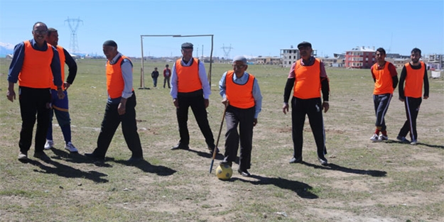 Bastonlu dede gol şov yaptı