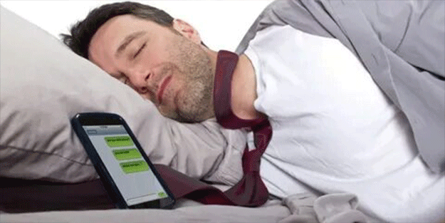Başucunda cep telefonu ile uyuyanlar dikkat! Gece neler oluyor neler…