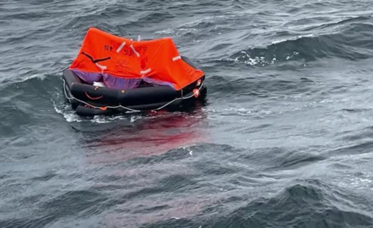 Batan gemideki mürettebat bu anonsla aranıyor, "Orada kimse var mı?"