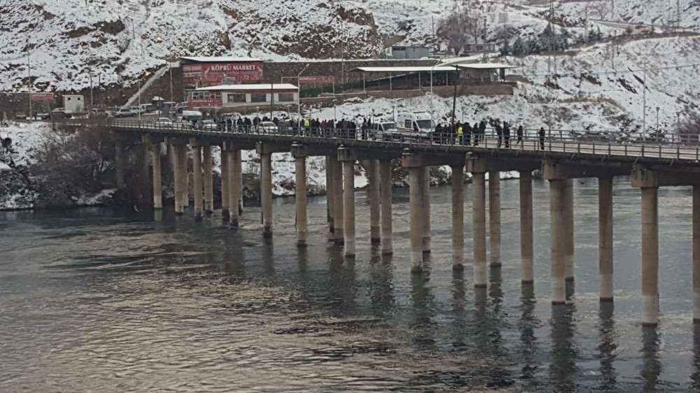 Batan teknede kaybolan şahsı arama çalışmaları başladı 