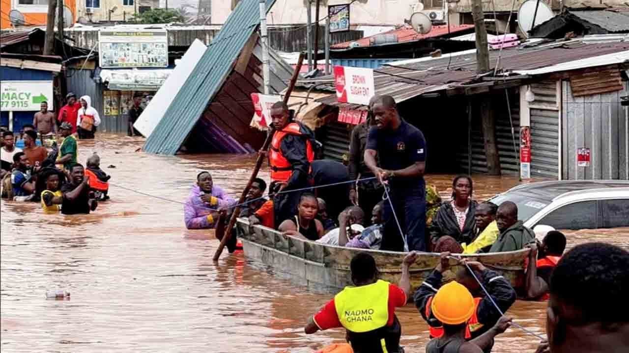 Batı Afrika sular altında: Can kaybı artıyor