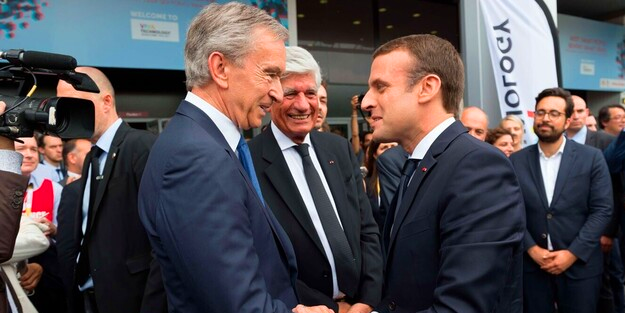 Batı demokrasisi! Avrupa'nın en zengini Macron'a emir verdi!