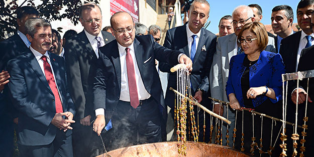 Batı sadece laf üretiyor