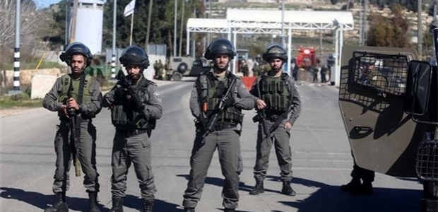 İsrail askerleri 15 Filistinliyi gözaltına aldı