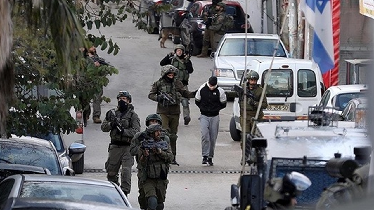 Batı Şeria’da 8800 Filistinli alıkoyuldu!