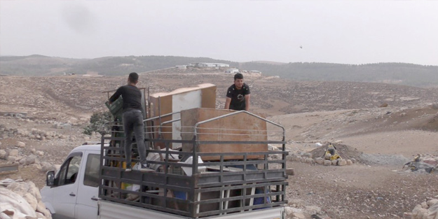 Batı Şeria'da artan Yahudi yerleşimci saldırıları nedeniyle Filistinliler köylerini terk ediyor!