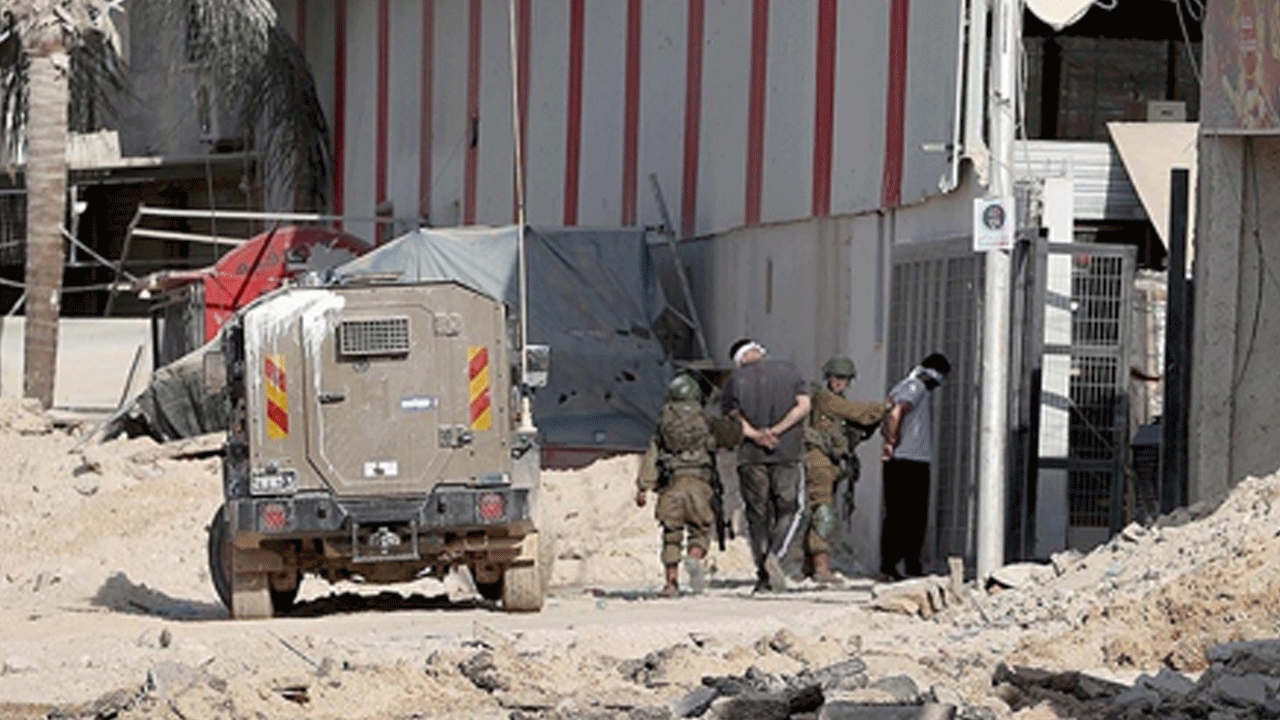 Batı Şeria’da gece baskını! İsrail askerleri 22 Filistinliyi gözaltına aldı