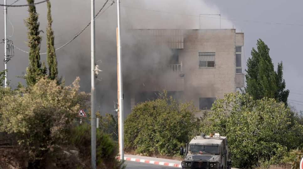 Batı Şeria’da zulüm bitmiyor! İşgalci güçler Filistinlilerin evlerini ateşe verdi