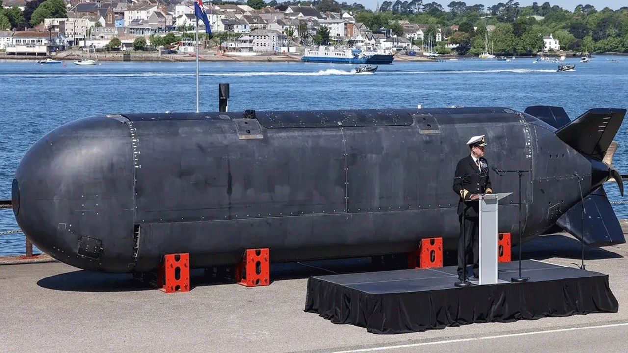 ‘Batı yapar Türkiye bakar’ dönemi yok artık bilesiniz! İngiltere dev denizaltısını görücüye çıkardı