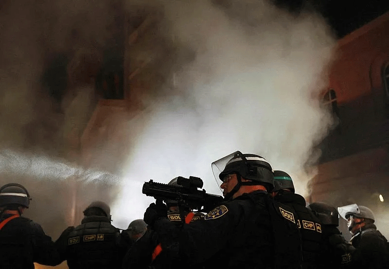 Batı yine sınıfta kaldı! Katil İsrail karşıtı öğrencilere cop, gaz, kelepçe