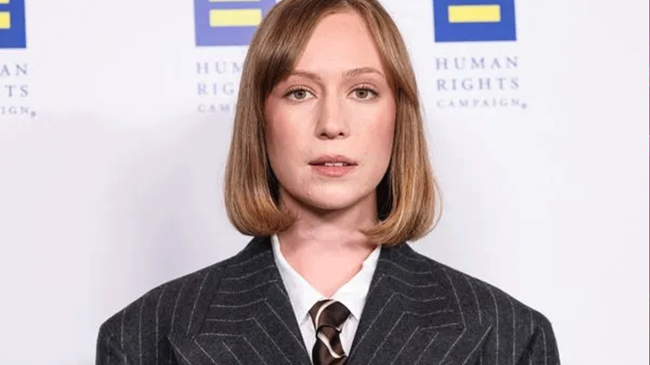 Batı'daki sanatçı Filistin diyor, bizimki köpeğine sesleniyor