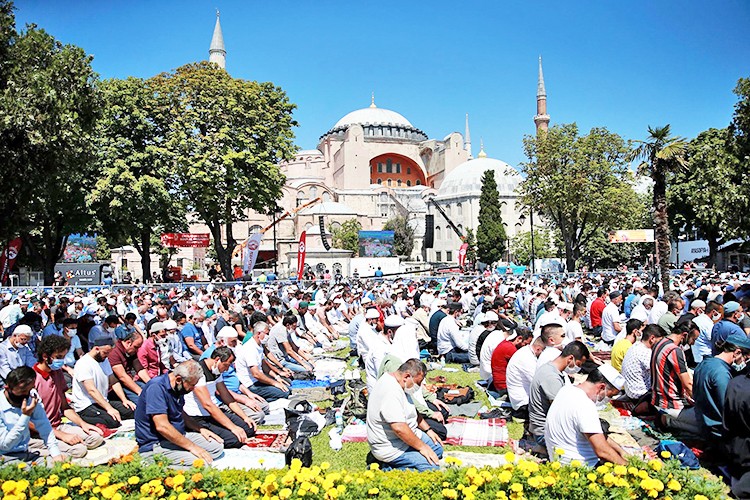 Batılı gençlerin "Kur’an almak istiyorum" haykırışları kulaklarımızda çınlıyor: Gönüller İslamiyetle nurlansın: Diyanet ve cemaatlere büyük iş düşüyor