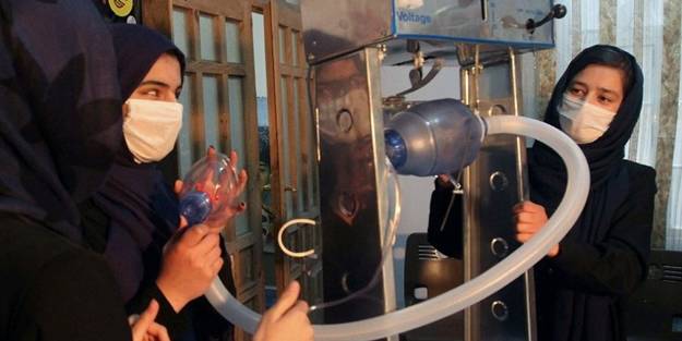 Batı'nın ikiyüzlülüğü! Mülteci olarak Afgan robotik ekibi üyelerini kabul ettiler