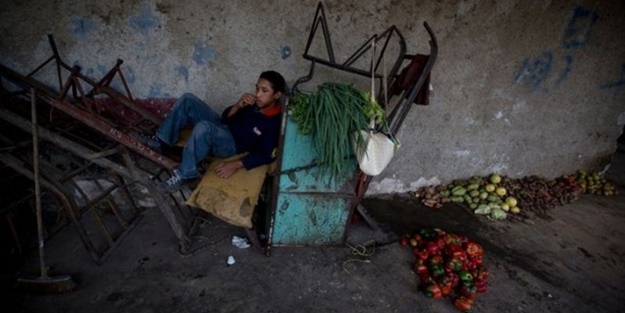 Batmak üzere olan Venezuela'dan çarpıcı kareler