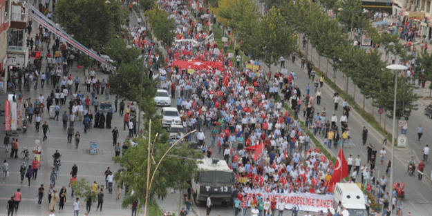 Batman terörü protesto için sokağa döküldü
