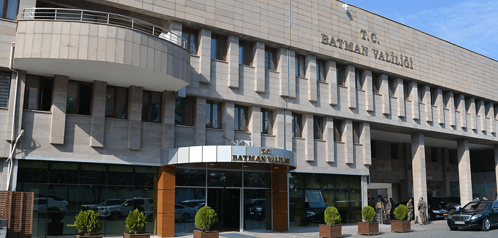 Batman Valiliğinden “usulsüzlük” açıklaması: Memuriyetten uzaklaştırıldı