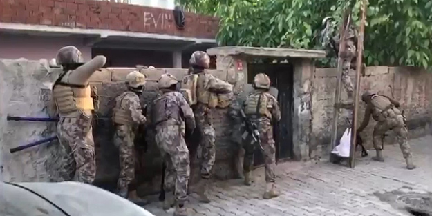 Batman'da FETÖ operasyonu: 2 gözaltı