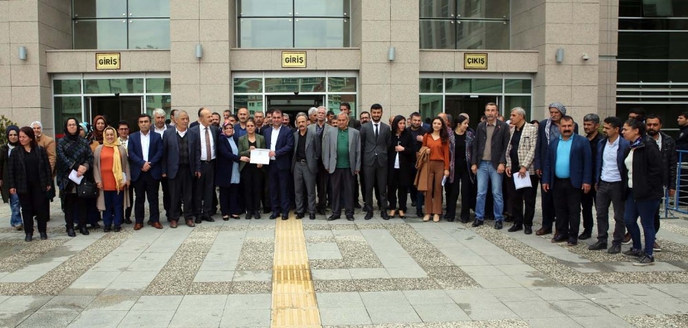 Batman’da HDP’li Demir mazbatasını aldı 