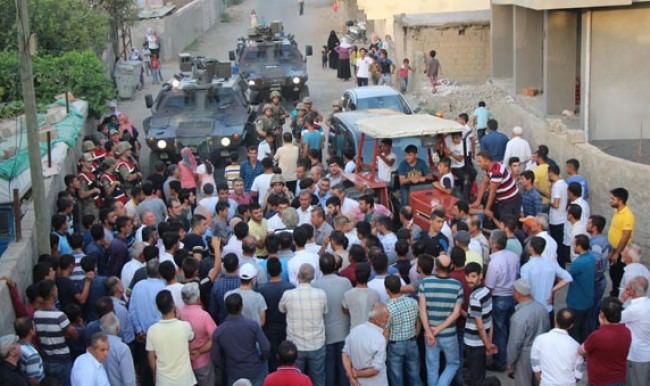 Batman'da köylüler enerji ekibini alıkoydu