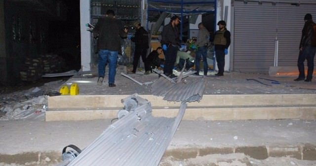 Batman'da markete bombalı saldırı