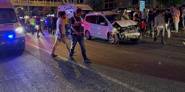 Batman'da otomobil sivil polis aracına çarptı: 5 yaralı!