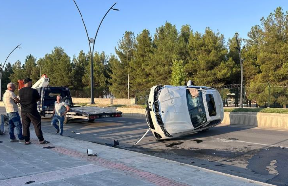 Batman’da otomobil takla attı
