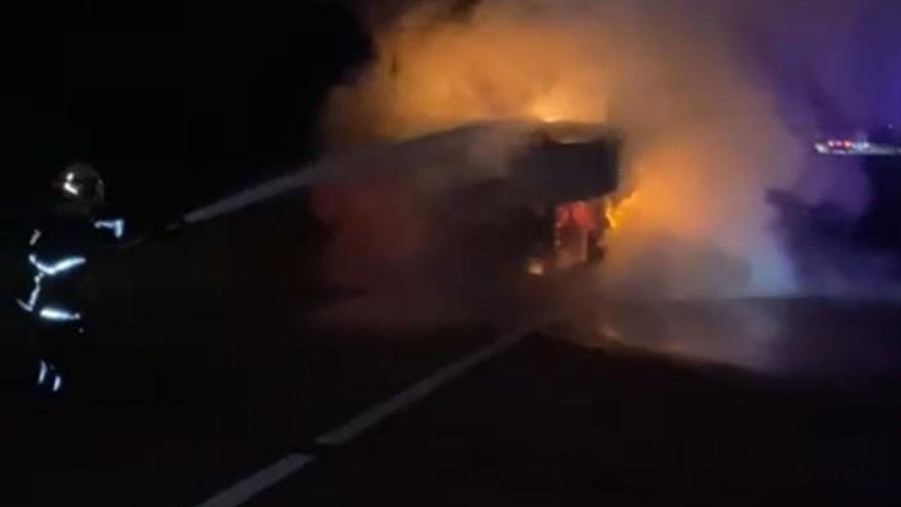 Batman’da seyir halindeki tır alev alev yandı