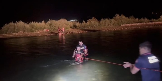 Batman'da suda mahsur kalan 7 kişi kurtarıldı