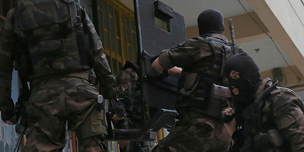 Çok sayıda silah ve mühimmat ele geçirildi