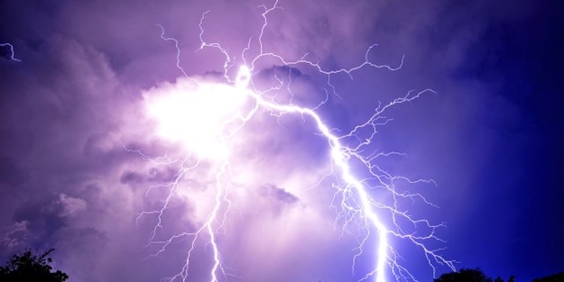 Batman'da Tüpraş Rafinerisi’ne yıldırım düştü