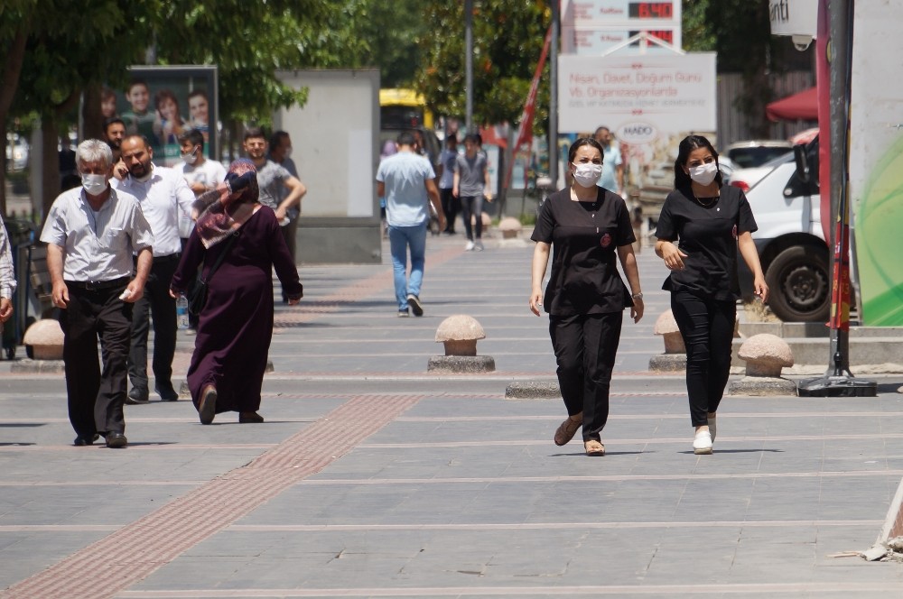 Batman’da yasağa rağmen vatandaşlar maskesiz dolaşıyor 