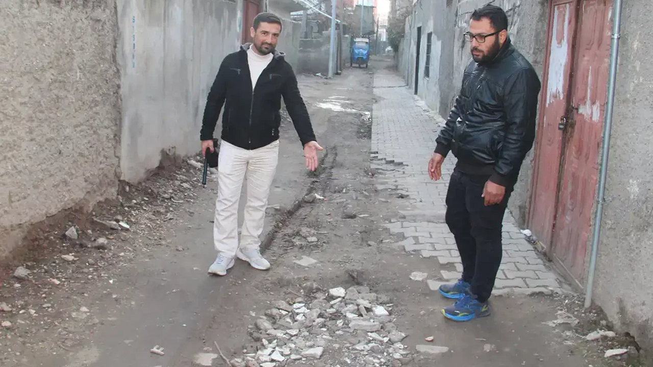 Batman'da yol tepkisi: Altyapı sonrası yollarımız unutuldu!